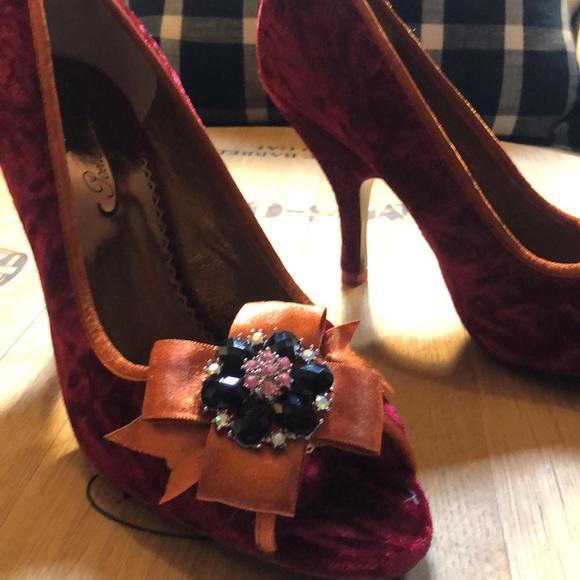 Poetic Licence London Velvet Heels - Picture 3 of 3